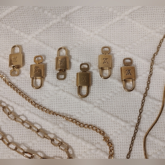 Louis Vuitton #300 Series Lock & Key Sets Vintage EUC Necklaces Brass Gold - Picture 2 of 16